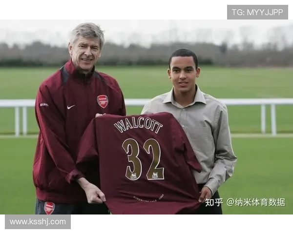 沃尔科特晒枪手圣诞更衣室旧照唤起英超岁月回忆引发球迷怀旧热潮